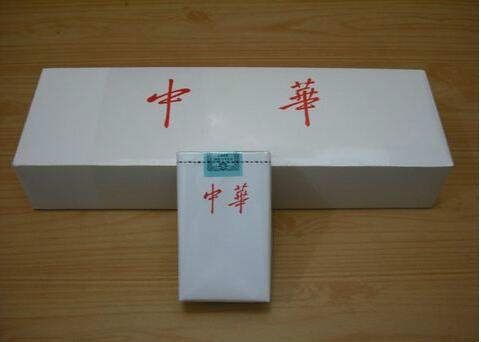 “內部特供”的白中華香煙(網(wǎng)友供圖)