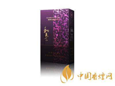 2020白沙和天下價(jià)格表和圖片 2020和天下香煙是白沙牌香煙中的一種，說(shuō)起和天下香煙，相信大家都認(rèn)識(shí)，和天下是高端香煙品牌,隸屬于湖南中煙工業(yè)有限責(zé)任公司，那么，2020年白沙和天下多少錢(qián)一包呢?趕緊來(lái)看看吧!  和天下香煙  和天下香煙時(shí)尚大氣的包裝　簡(jiǎn)潔流暢的線(xiàn)條　以紫色為主色調(diào)的搭配　無(wú)一不顯示出和天下的不凡紫色在中國(guó)傳統(tǒng)里是尊貴的顏色，如北京故宮又稱(chēng)為“紫禁城”亦有所謂“紫氣東來(lái)” 口感上此款雅香綿滑，香氣醇和，余味純凈，實(shí)屬難得一見(jiàn)的神品啊!  系列產(chǎn)品  和天下(尊尚中支)  類(lèi)型： 烤煙型  煙氣煙堿量： 0.0 mg  煙長(zhǎng)： 84 mm  過(guò)濾嘴長(zhǎng)： 25 mm  包裝形式： 條盒硬盒  單盒支數(shù)： 20  銷(xiāo)售形式： 國(guó)產(chǎn)內(nèi)銷(xiāo)  生產(chǎn)狀態(tài)： 待上市  備注： 白沙和天下尊尚中支  和天下(尊尚5000)  類(lèi)型： 烤煙型  煙氣煙堿量： 0.0 mg  煙長(zhǎng)： 88 mm  過(guò)濾嘴長(zhǎng)： 25 mm  包裝形式： 條盒硬盒  單盒支數(shù)： 20  銷(xiāo)售形式： 國(guó)產(chǎn)內(nèi)銷(xiāo)  生產(chǎn)狀態(tài)： 已上市  備注： 白沙和天下尊尚5000  白沙(硬和天下雙中支)  單盒參考價(jià)： 90 元  條盒參考價(jià)： 900 元  條盒批發(fā)價(jià)： 763.2 元  小盒條形碼： 6901028204798  條包條形碼： 6901028204804  白沙(和天下天下韶山)  單盒參考價(jià)： 100 元  條盒參考價(jià)： 1000 元  小盒條形碼： 6901028196925  條包條形碼： 6901028196932  白沙(軟和天下檀香)  單盒參考價(jià)： 100 元  條盒參考價(jià)： 1000 元  條盒批發(fā)價(jià)： 763.2 元  白沙(和天下細(xì)支)  單盒參考價(jià)： 100 元  條盒參考價(jià)： 1000 元  條盒批發(fā)價(jià)： 720.8 元  小盒條形碼： 6901028196048  條包條形碼： 6901028196055  白沙(軟和天下)  單盒參考價(jià)： 100 元  條盒參考價(jià)： 1000 元  條盒批發(fā)價(jià)： 720.8 元  小盒條形碼： 6901028196017  條包條形碼： 6901028196024  白沙(和天下)  單盒參考價(jià)： 100 元  條盒參考價(jià)： 1000 元  條盒批發(fā)價(jià)： 848 元  小盒條形碼： 6901028196925  條包條形碼： 6901028196932  通過(guò)以上的信息可以了解到2020年白沙和天下的價(jià)格，以上就是香煙網(wǎng)為您提供的關(guān)于2020白沙和天下價(jià)格表和圖片，白沙和天下多少錢(qián)一包?的信息，想要了解更多的信息請(qǐng)來(lái)關(guān)注香煙網(wǎng)吧!白沙和天下多少錢(qián)一包？