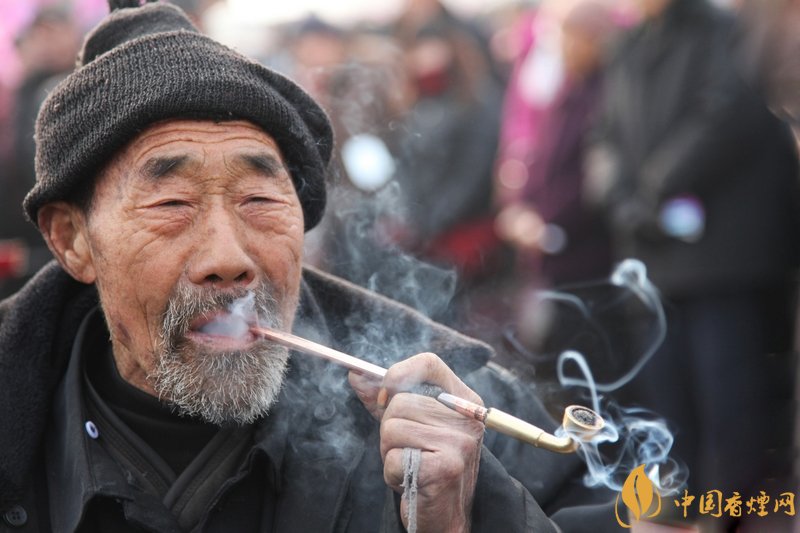 旱煙和煙卷哪個危害大，旱煙袋很有講究