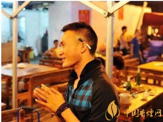 香煙夾耳朵上是怎么來(lái)的，耳夾煙是男人的專(zhuān)利