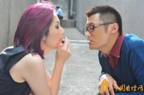 香煙夾耳朵上是怎么來(lái)的，耳夾煙是男人的專(zhuān)利