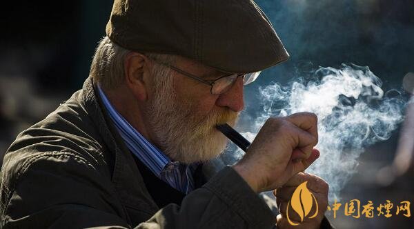 煙斗怎么抽(一天抽幾斗健康)新手入門(mén)煙斗抽法