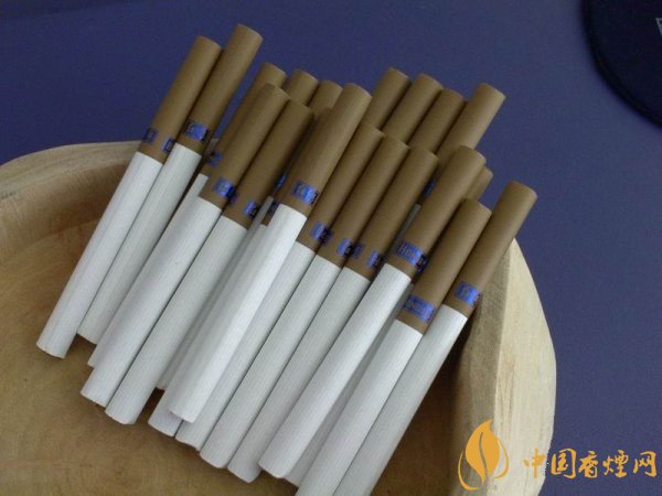 品味紅河煙紅河扁盒精品 清香型煙中的經典之作